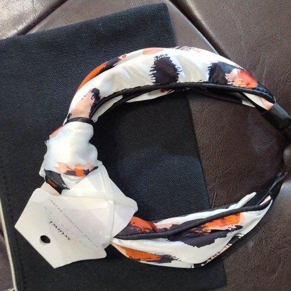 Lacome Set of two Makeup Bags with Goodies - Picture 9 of 16